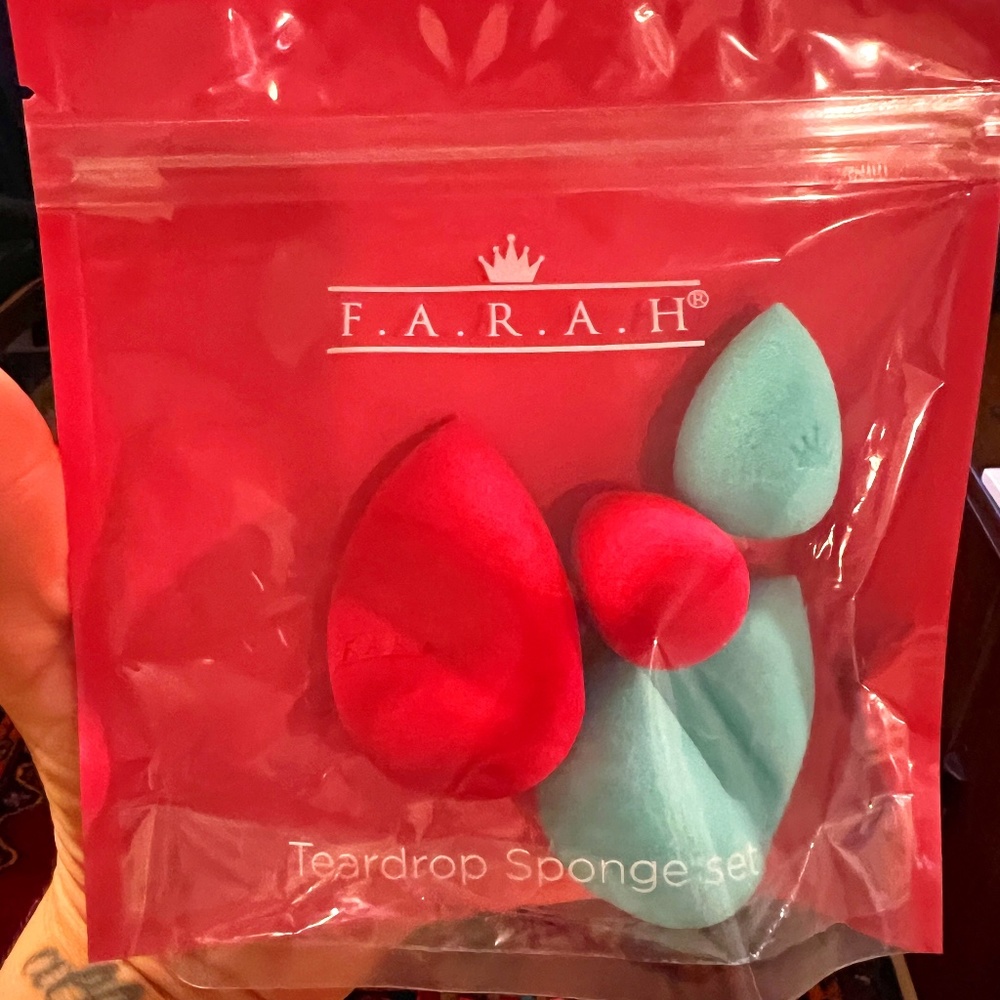 Brand New FARAH Makeup Sponge Set - Unopened